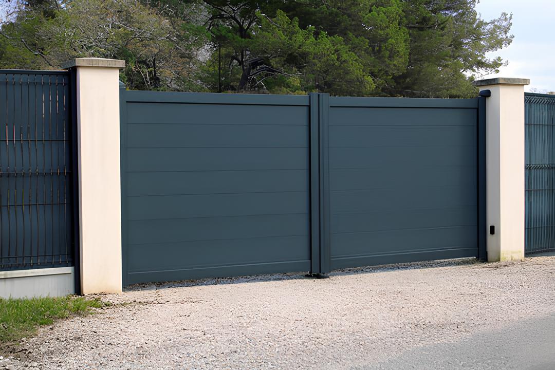 Portail automatique installé par AAS 33 en Gironde